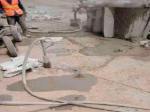 泉州水泥混凝土路面板底注浆技术 路面脱空注浆整治方案